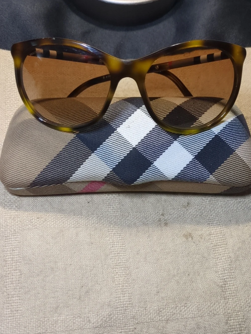 Burberry stylish sunglasses